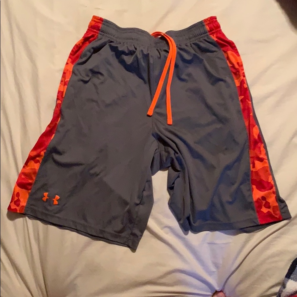 under armour grey and orange shorts
